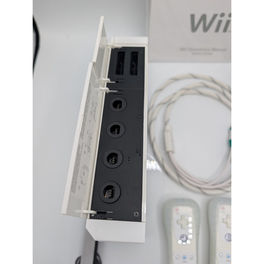 Nintendo Wii Console Bundle White 2 Wiimote 2 Nunchuk Sensor Bar Wii Sports - Picture 8 of 13